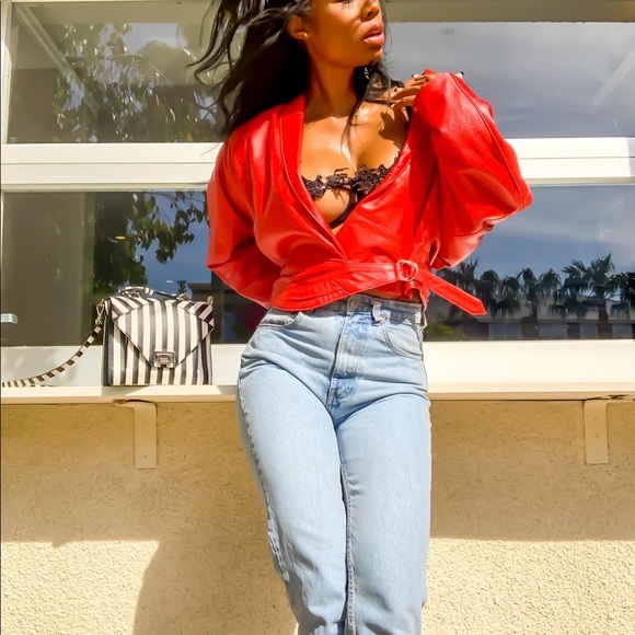 Red vintage structured cropped leather jacket with buckle closure - Picture 5 of 6